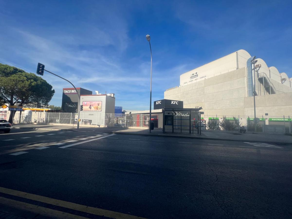 P4 Madrid Airport, Estadio Civitas, Ifema, Barajas Y Rejas Dış mekan fotoğraf